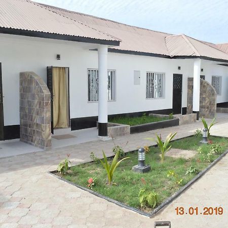 Sukuta Nema Guest House Банжул Екстер'єр фото