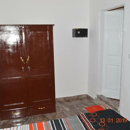 Sukuta Nema Guest House Банжул Екстер'єр фото