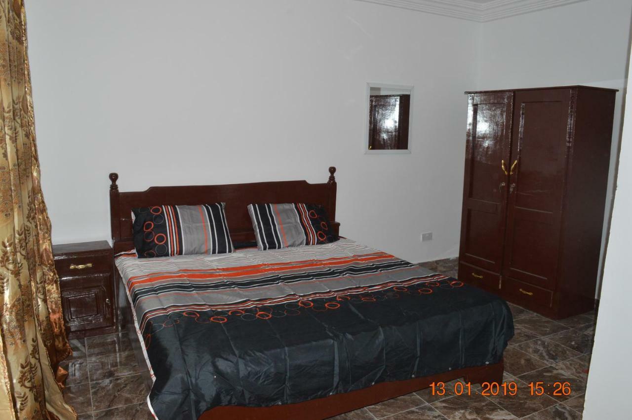 Sukuta Nema Guest House Банжул Екстер'єр фото