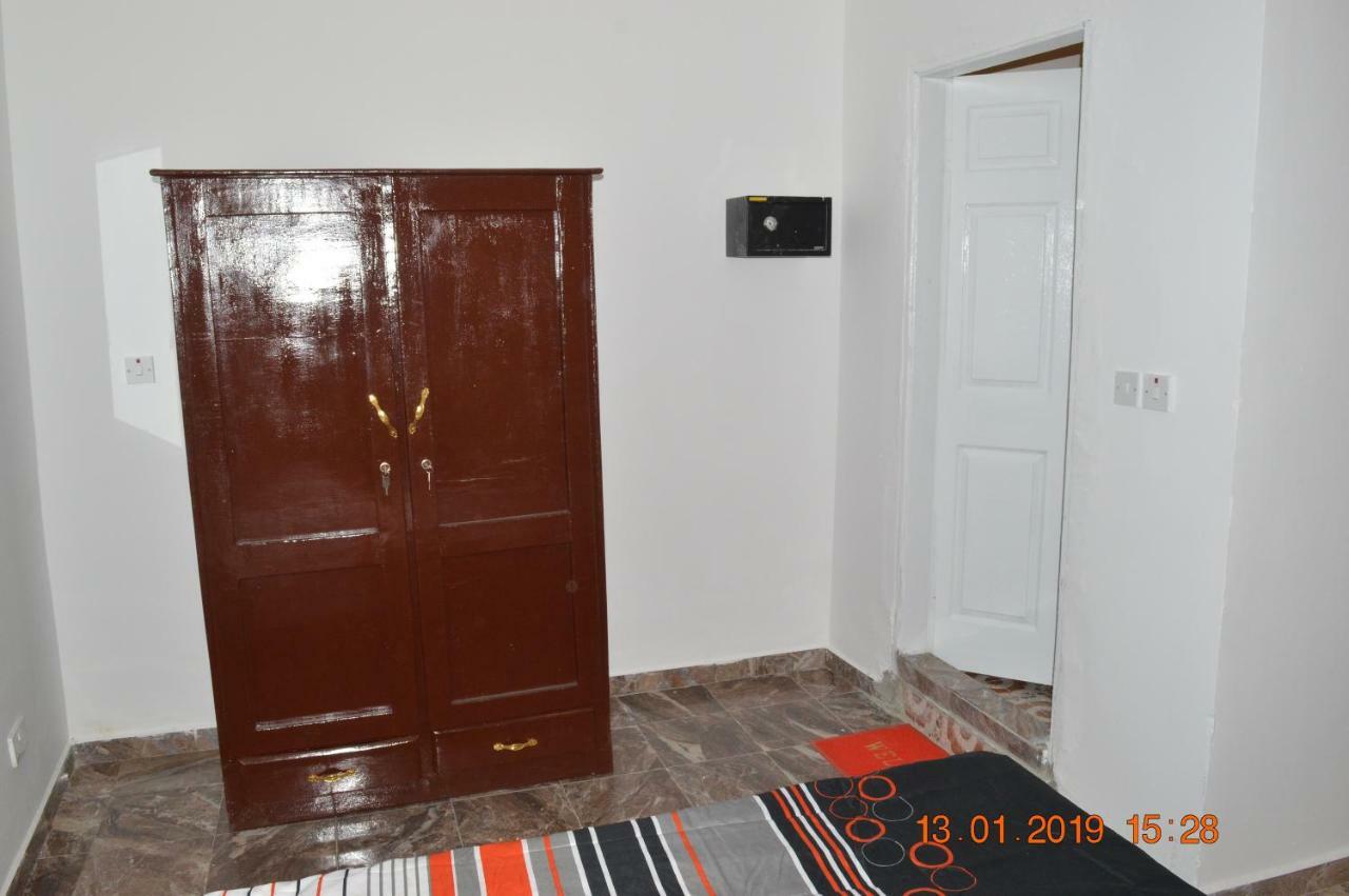 Sukuta Nema Guest House Банжул Екстер'єр фото