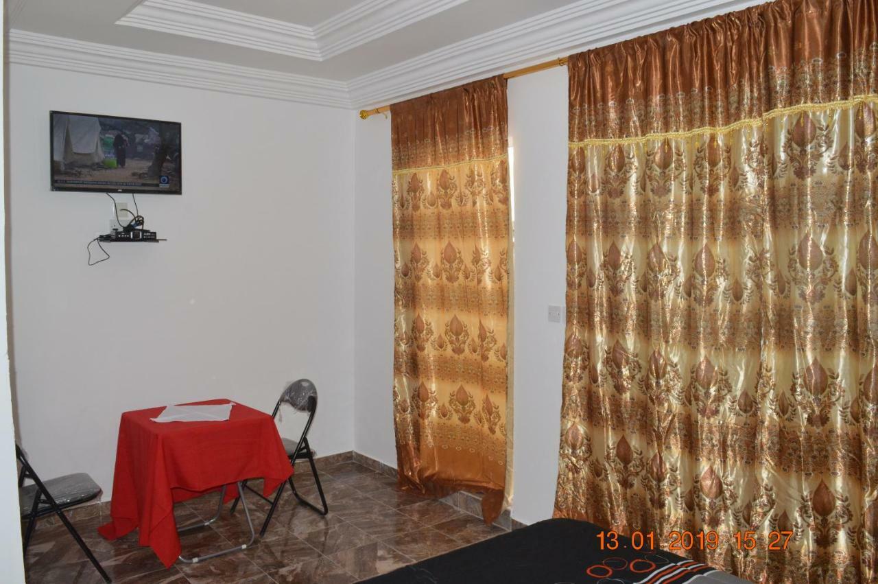 Sukuta Nema Guest House Банжул Екстер'єр фото