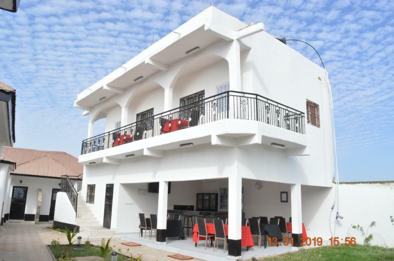 Sukuta Nema Guest House Банжул Екстер'єр фото
