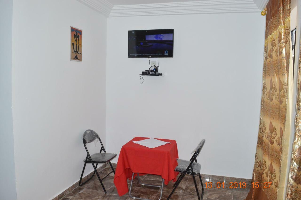 Sukuta Nema Guest House Банжул Екстер'єр фото