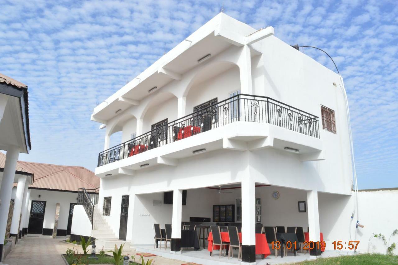 Sukuta Nema Guest House Банжул Екстер'єр фото