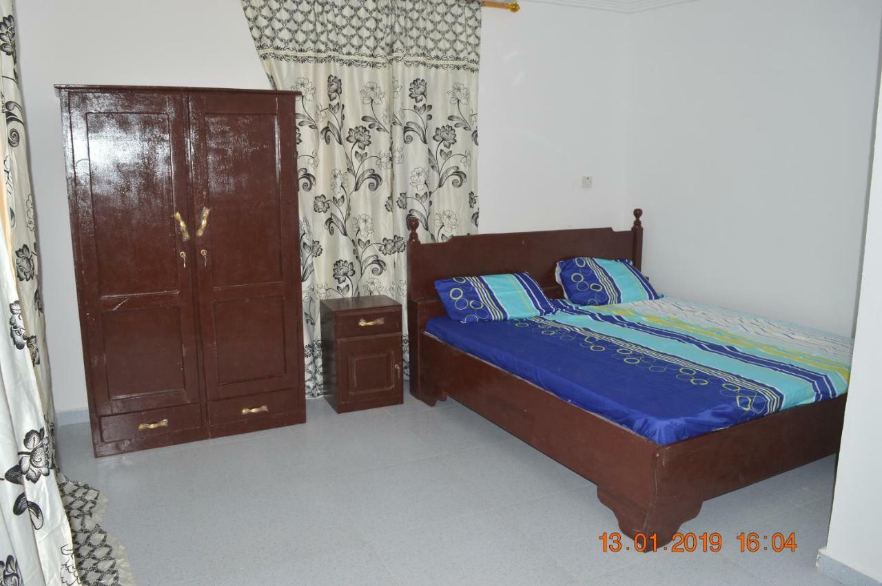Sukuta Nema Guest House Банжул Екстер'єр фото